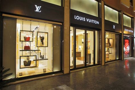 palermo rapina louis vuitton|Louis Vuitton Palermo store, Italy.